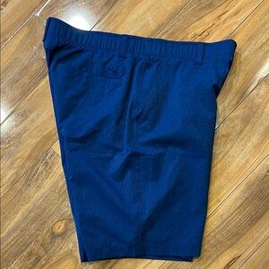 Men’s Under Armour navy blue 36 waist 10 inch inseam heatgear shorts